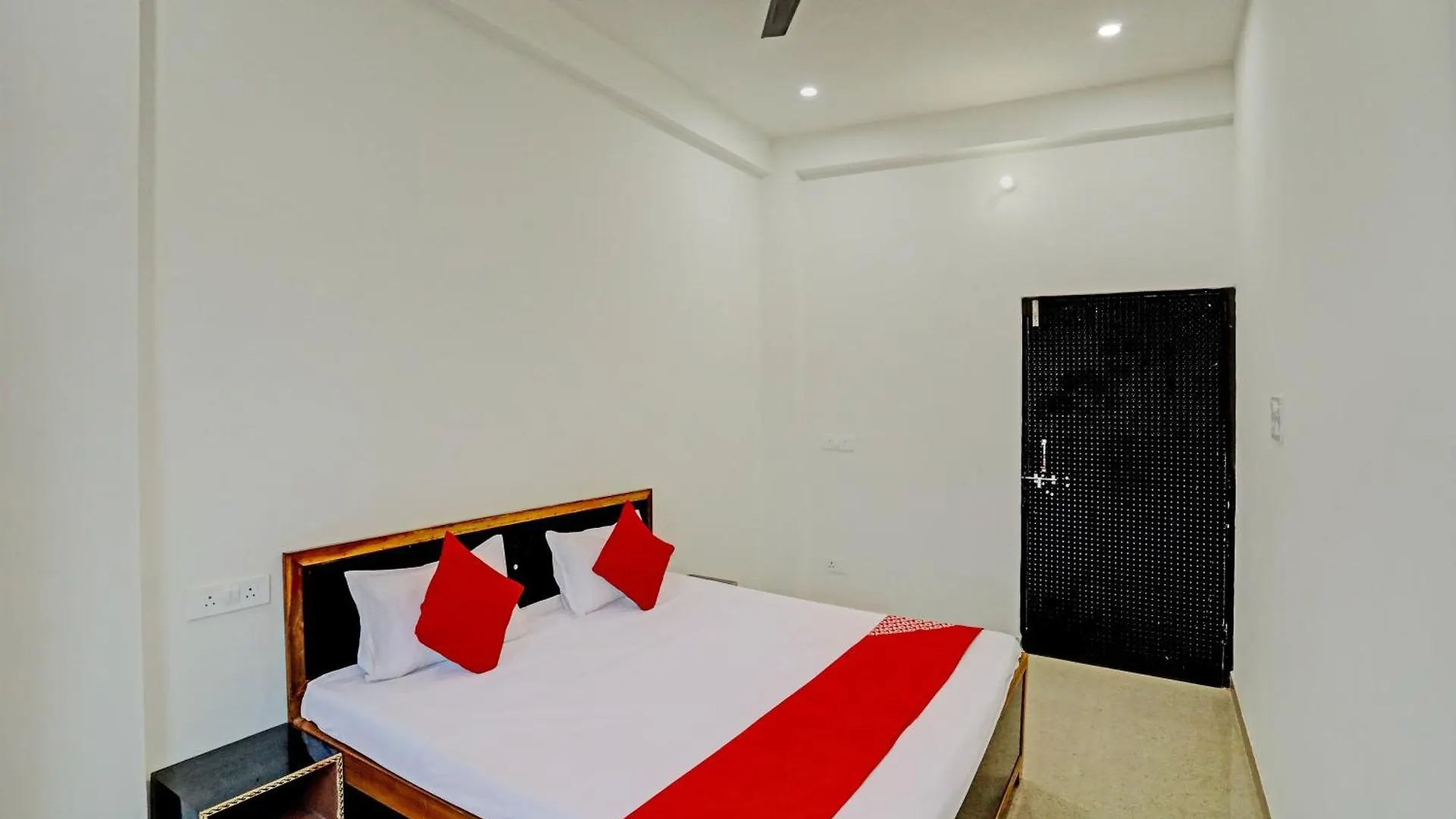 Hotel O Bhardwaj  Waranasi